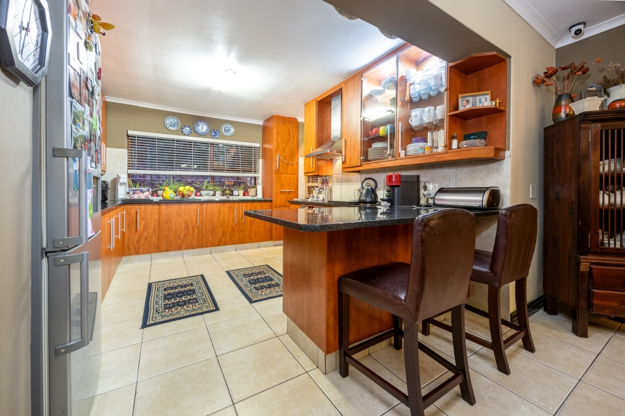 6 Bedroom Property for Sale in Eversdal Western Cape
